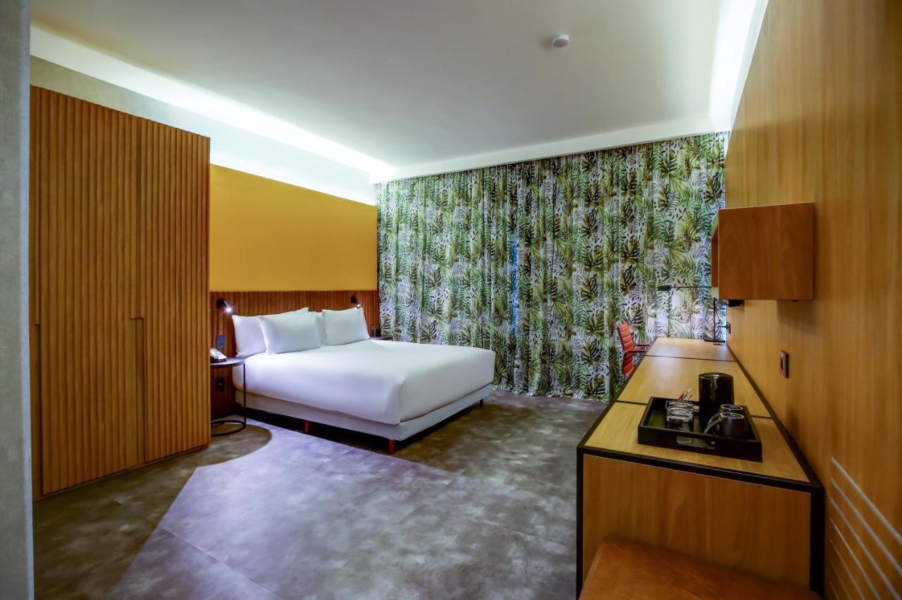 Hilton Garden Reboucas