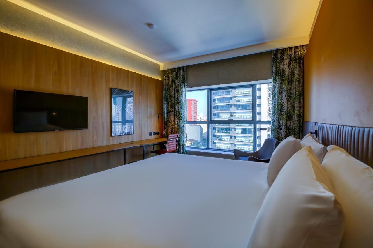 Hilton Garden Reboucas Hotel 4*