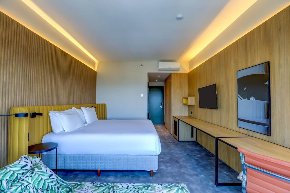 Hotel Hilton Garden Reboucas 4*