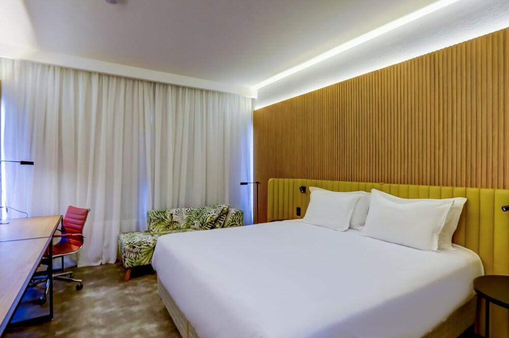 Hotel Hilton Garden Reboucas 4*