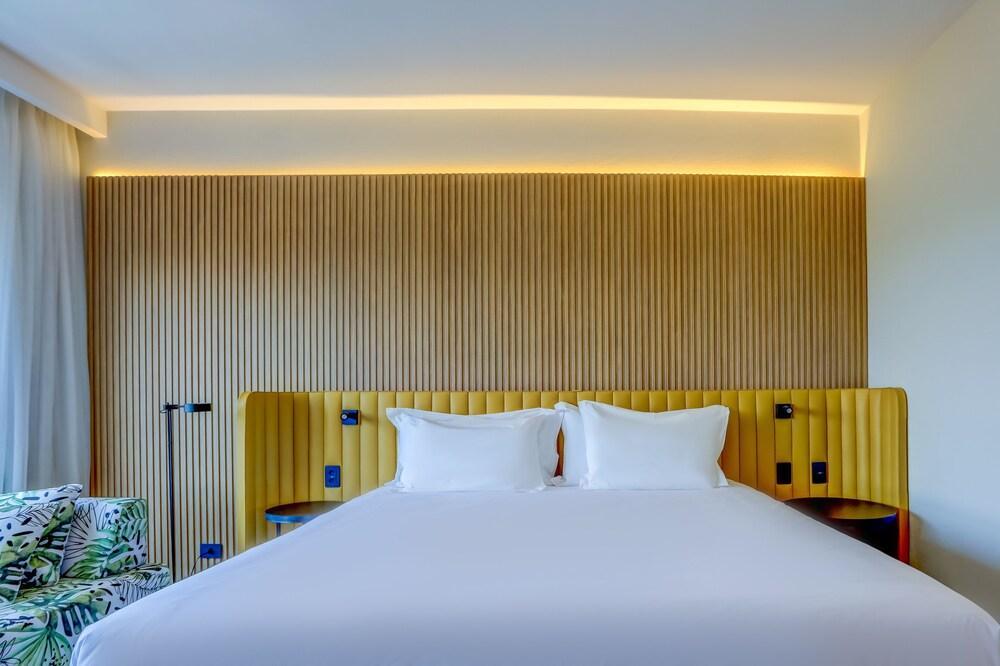 Hilton Garden Reboucas 4*